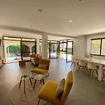 Дом отдыха Mediterranean - Private Pool , Garden & Bbq Кампелло