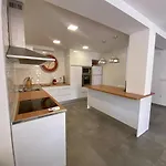 Mediterranean - Private Pool , Garden & Bbq Дом отдыха *