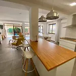 Mediterranean - Private Pool , Garden & Bbq Дом отдыха Кампелло