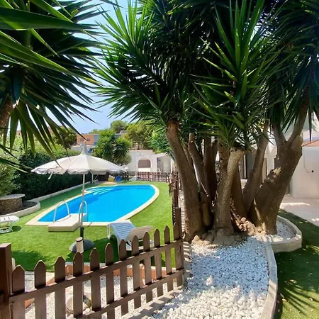 Mediterranean - Private Pool , Garden & Bbq *