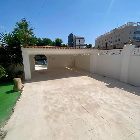 Mediterranean - Private Pool , Garden & Bbq 別荘