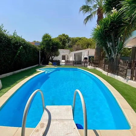 Mediterranean - Private Pool , Garden & Bbq *